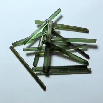 Naturlig Grøn turmalin stick Rå rå turmalin prøve Smykker tilbehør DIY Gemstone