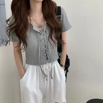 Koreansk design forstand mindretal lace up kortærmet T-shirt slank og alsidig sexet korte, åbne navlen half sleeve top