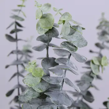 1Pc Kunstig Blomst Attraktiv Dekoration Plast 3 Grene Eucalyptus Blade Falske Anlæg til Bryllup