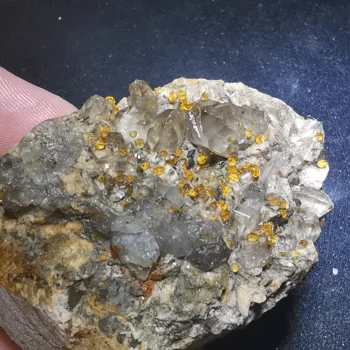 77.3 g.Sjælden naturlig granat crystal sekskantet punkt feldspat glimmer messing multi mineral krystal symbiotisk halo energi healing