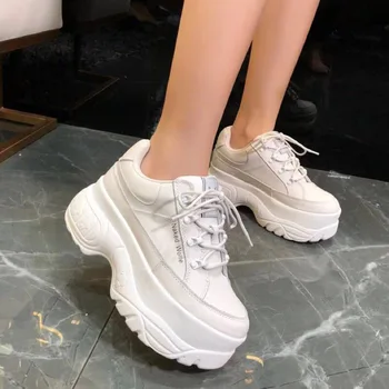 Hvide sneakers kvinder 2020 foråret efteråret nye mode læder tyk sål afslappet lace-up sikkerhed, non-slip arbejde luksus sko kvinder