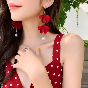 Rose petal lange øreringe kvinders nye mode temperament 2019 net rød akryl Øreringe kvast Perle Øreringe